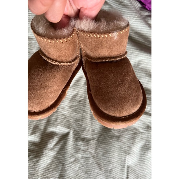 Mini Ugg baby boots / SOLD - Picture 4 of 9